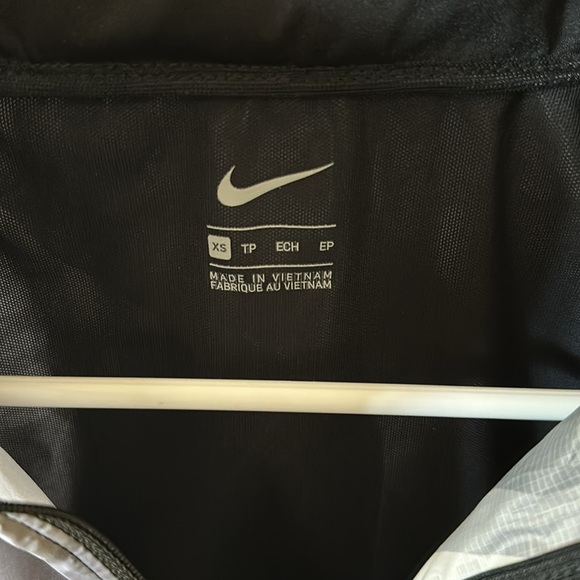 Nike Women’s Shield Repel Hooded Running Jacket CJ5551-010 size XS - Picture 2 of 6